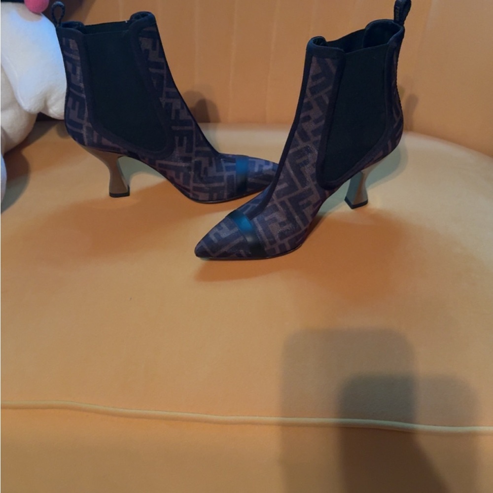 Fendi Black and Brown Heeled Boots with Elegant Silhouette
